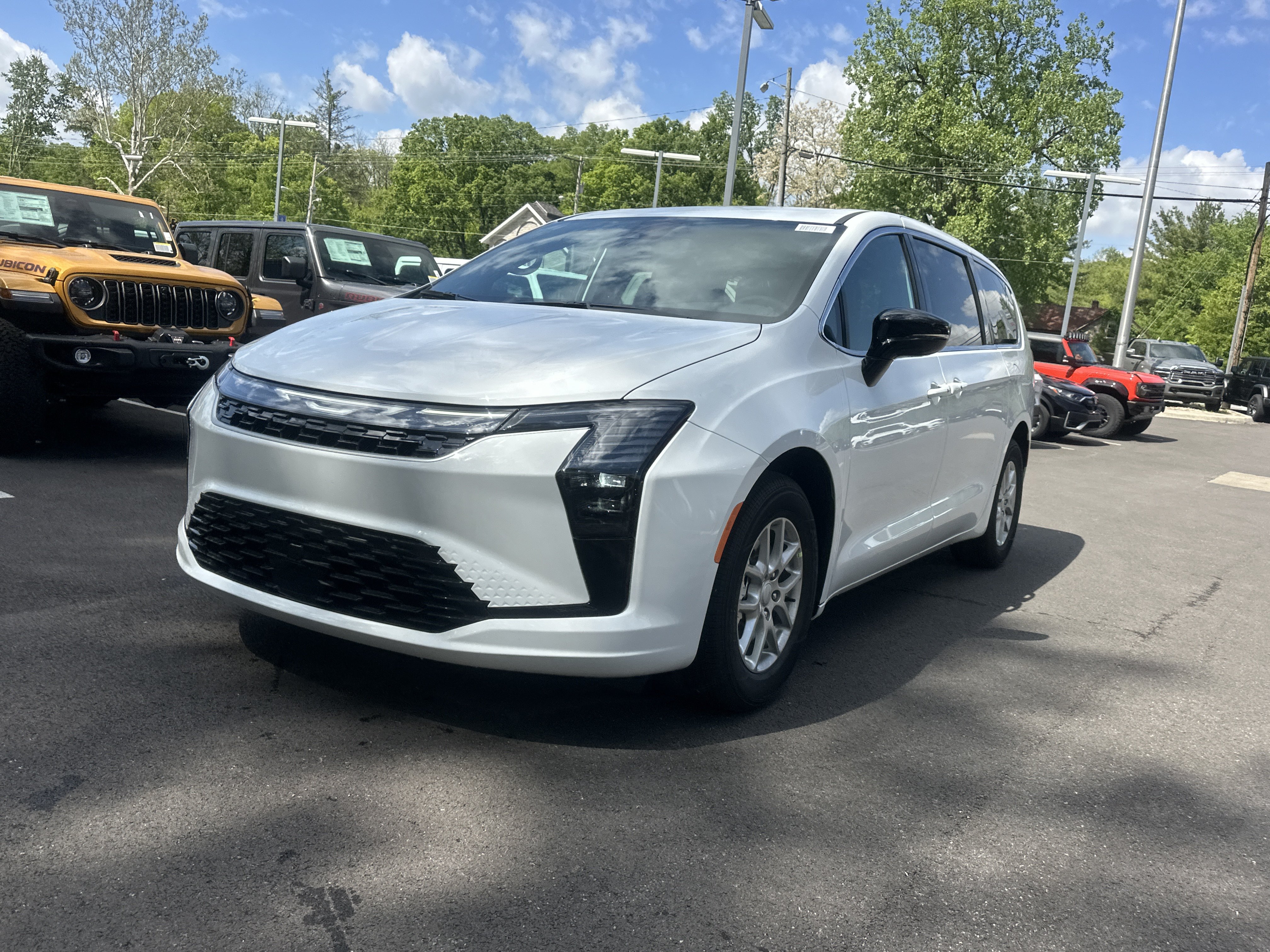 New 2027 Chrysler Pacifica Select FWD image 20