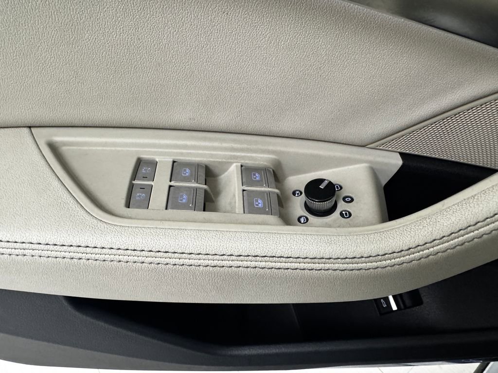 Used 2019 Audi e-tron Premium Plus image 25