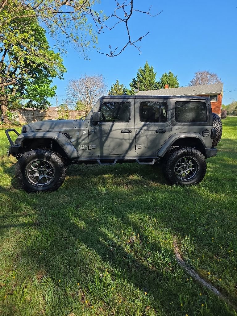 Used 2020 Jeep Wrangler Unlimited Sahara AWD/4WD image 6