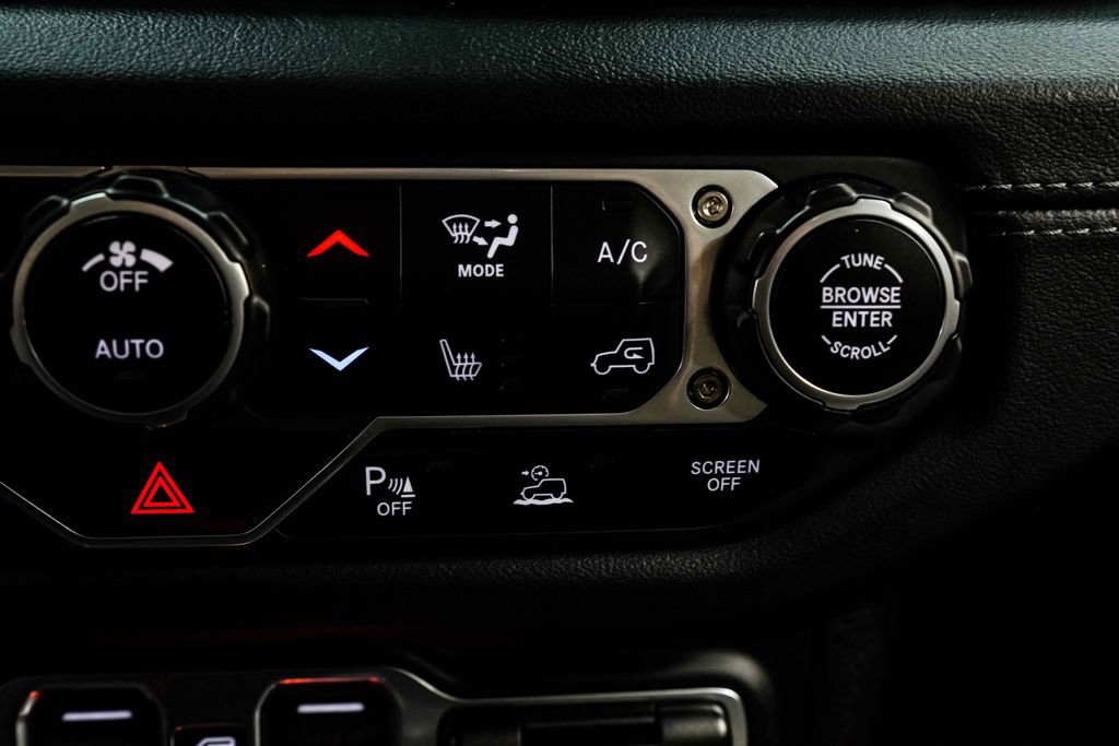 Used 2024 Jeep Gladiator Mojave AWD/4WD image 25