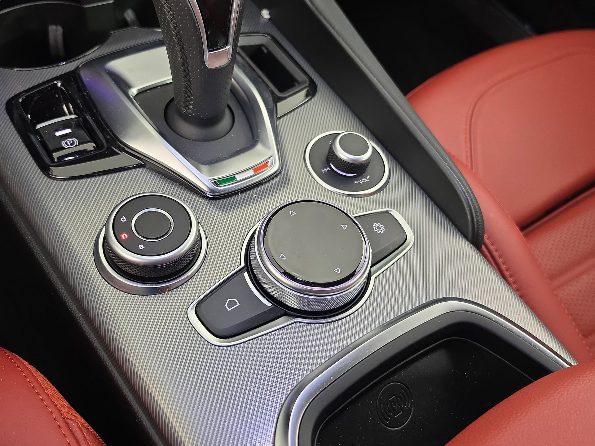 Used 2025 Alfa Romeo Giulia w/ Veloce Package Rwd image 31