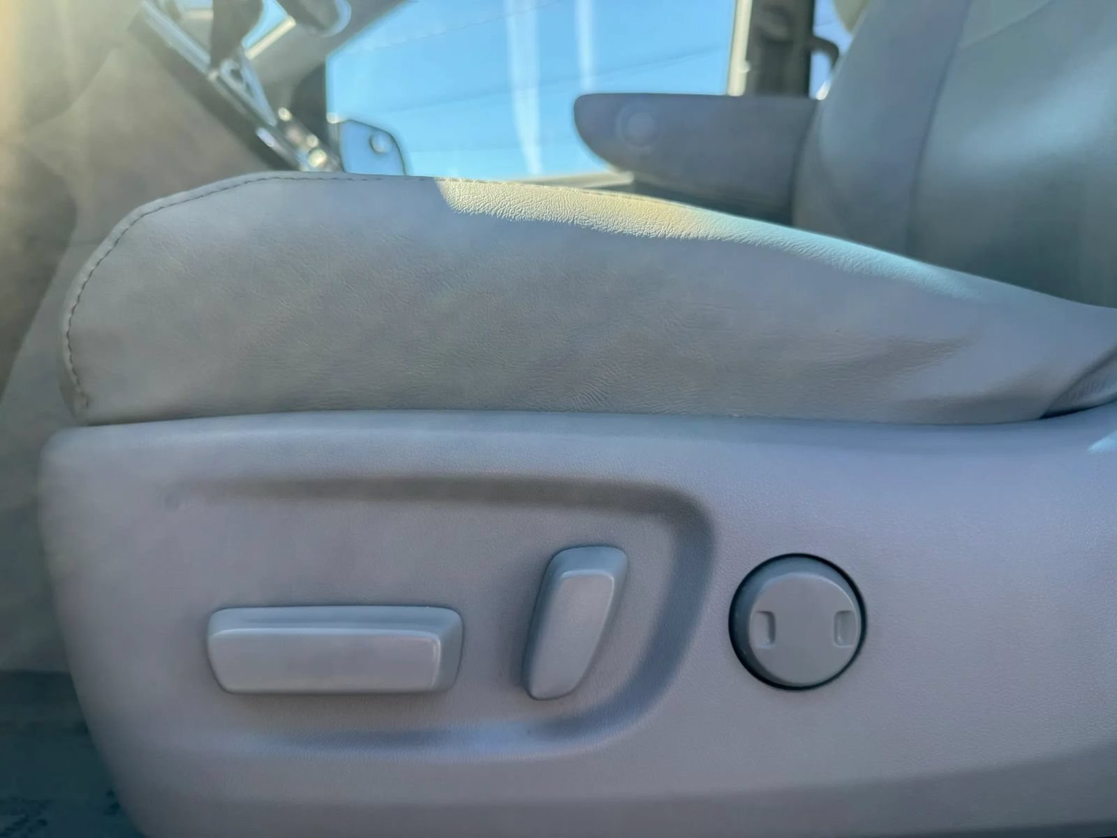 Used 2016 Toyota Sienna XLE w/ XLE Navigation Package FWD image 19
