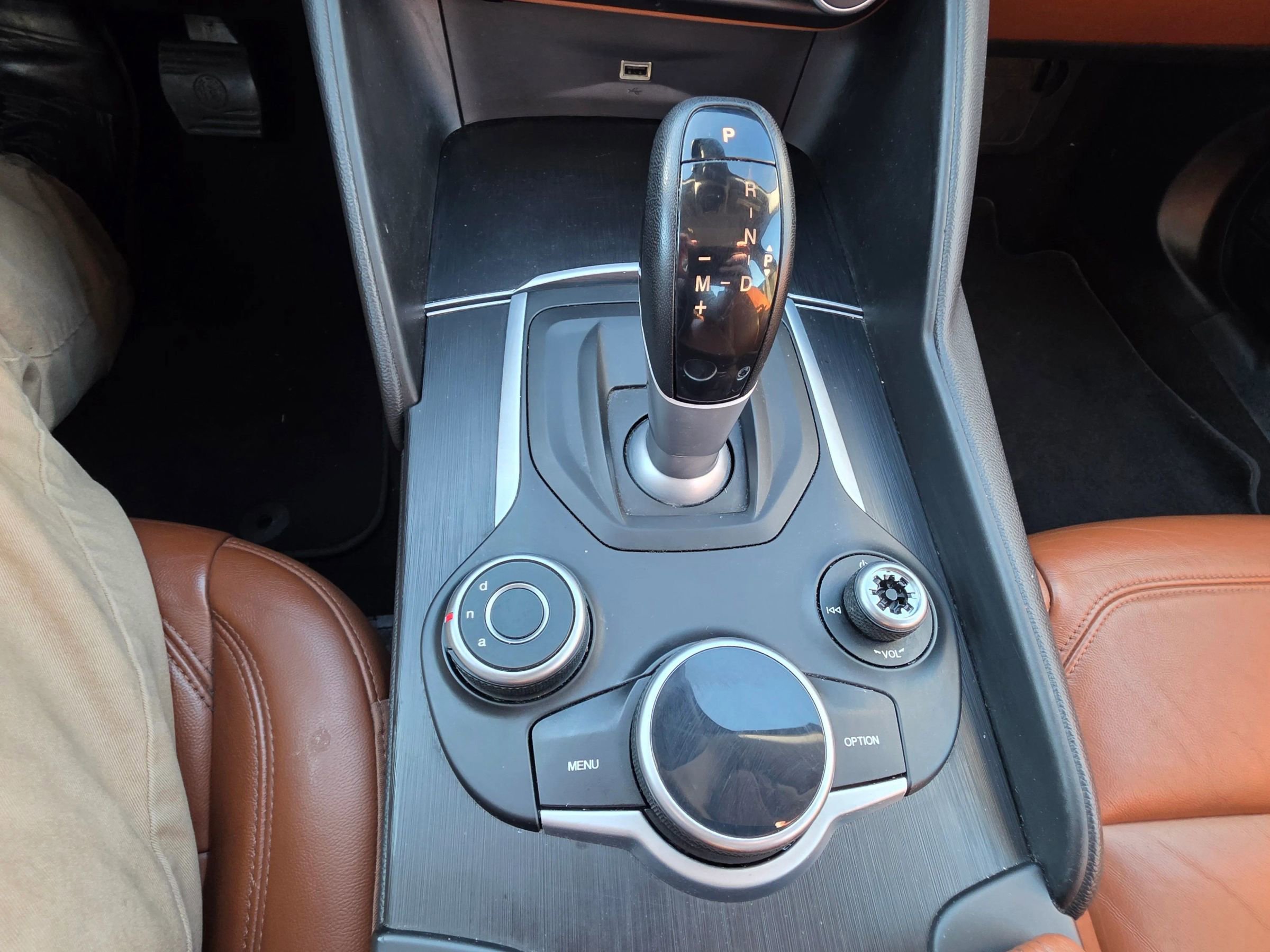 Used 2017 Alfa Romeo Giulia AWD image 13