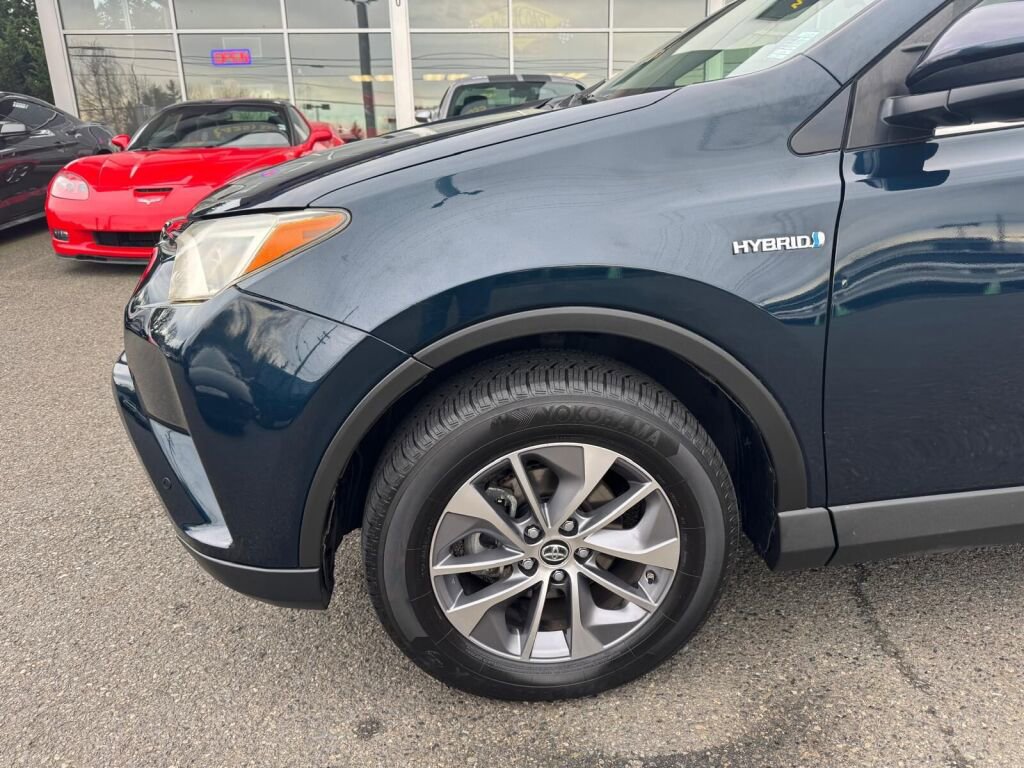 Used 2018 Toyota RAV4 XLE image 3