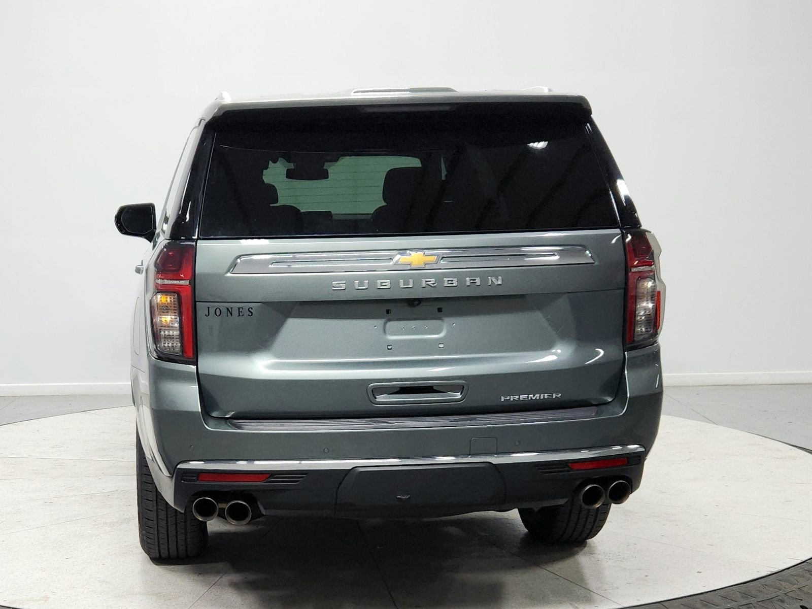 Used 2023 Chevrolet Suburban Premier image 6