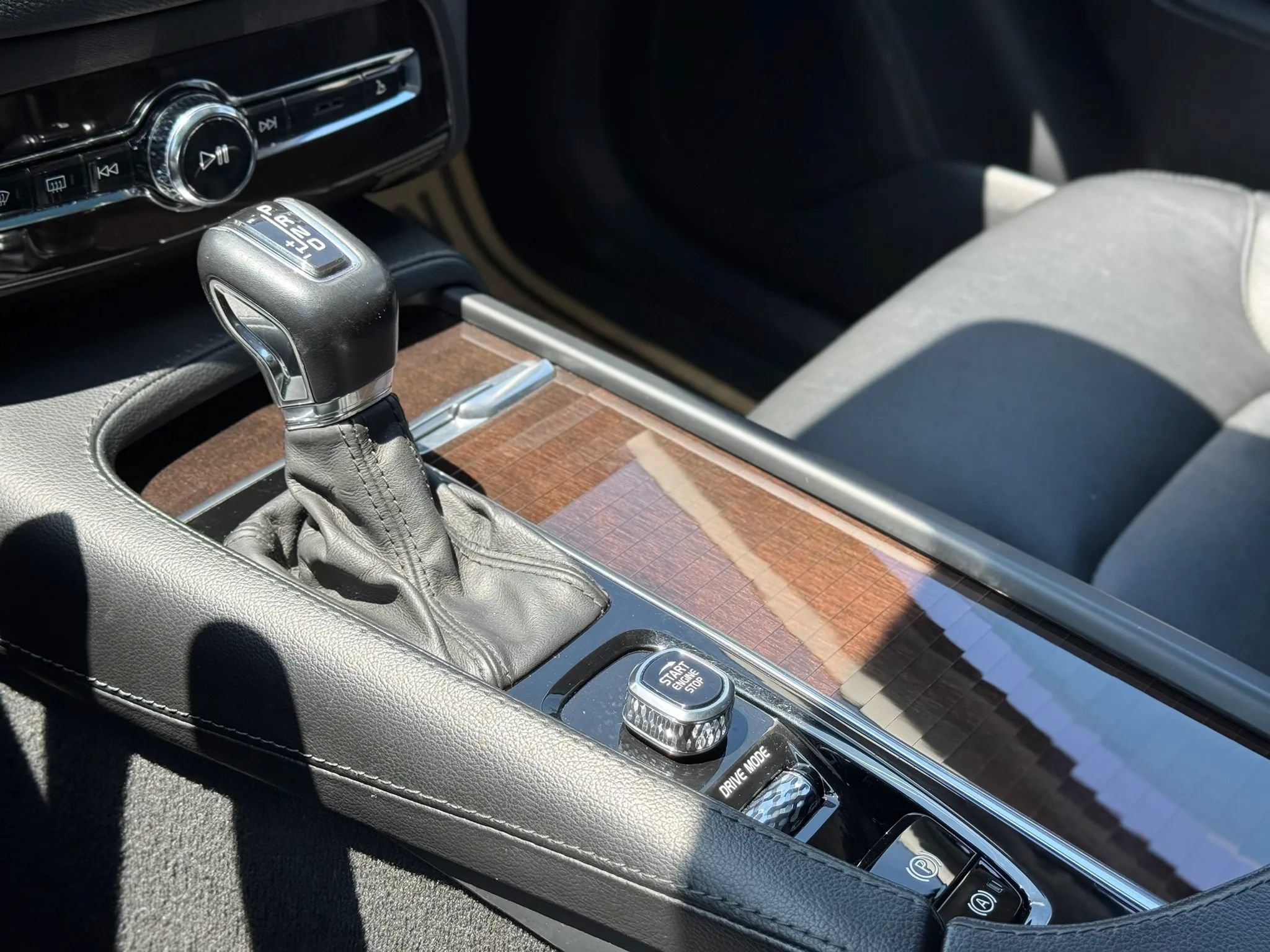 Used 2019 Volvo XC90 T5 Momentum w/ Advanced Package AWD/4WD image 19