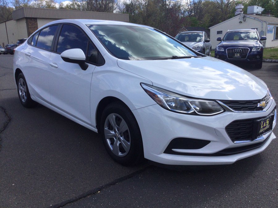 Used 2017 Chevrolet Cruze LS FWD image 6
