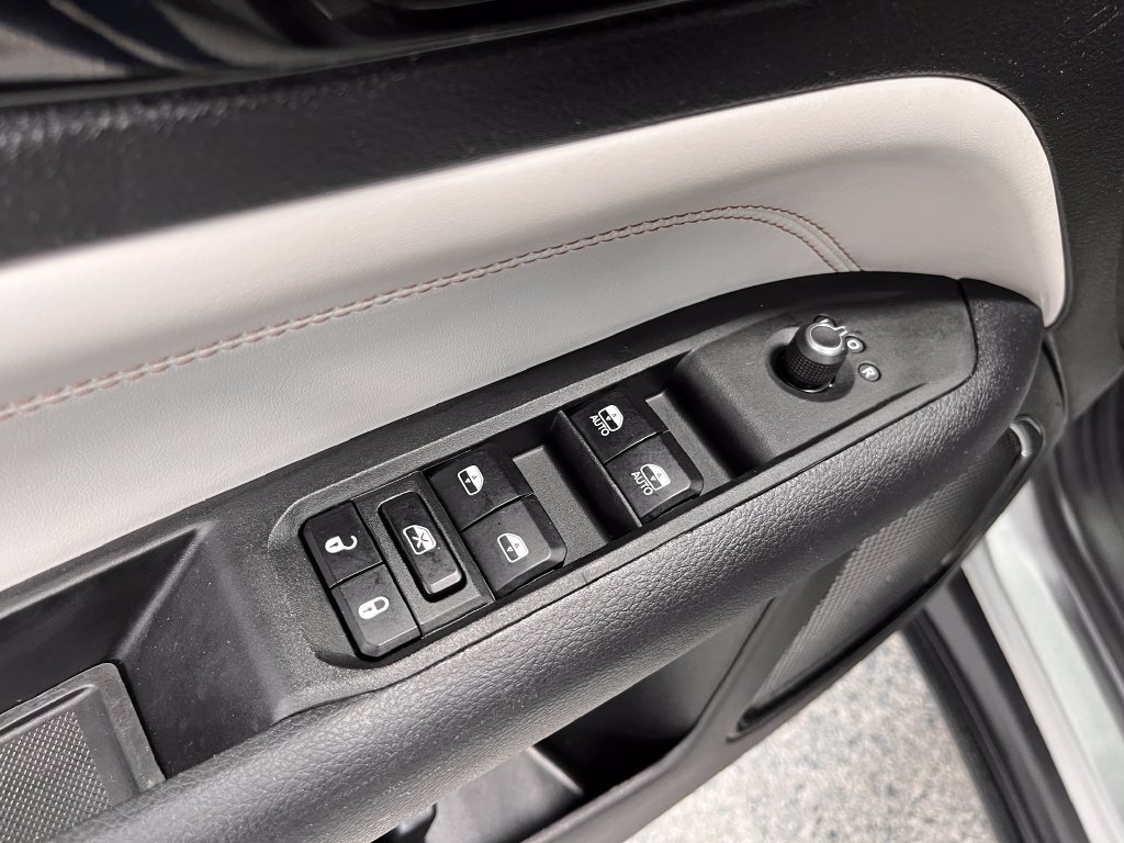Used 2022 Jeep Compass Limited AWD/4WD image 16