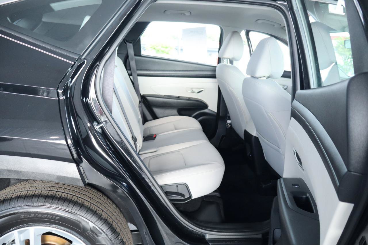 Used 2026 Hyundai Tucson SE FWD image 32