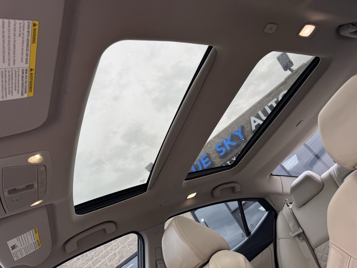 Used 2016 Nissan Maxima Platinum w/ Interior Lighting Package FWD image 23