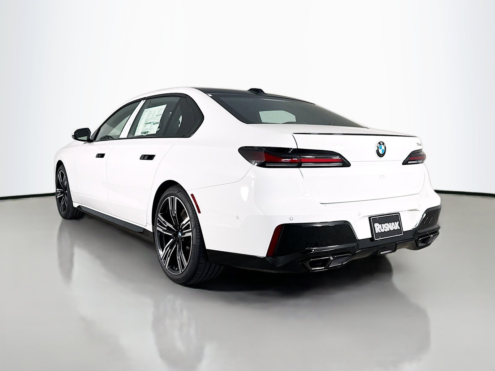 New 2026 BMW 760i xDrive w/ Executive Package AWD/4WD image 5