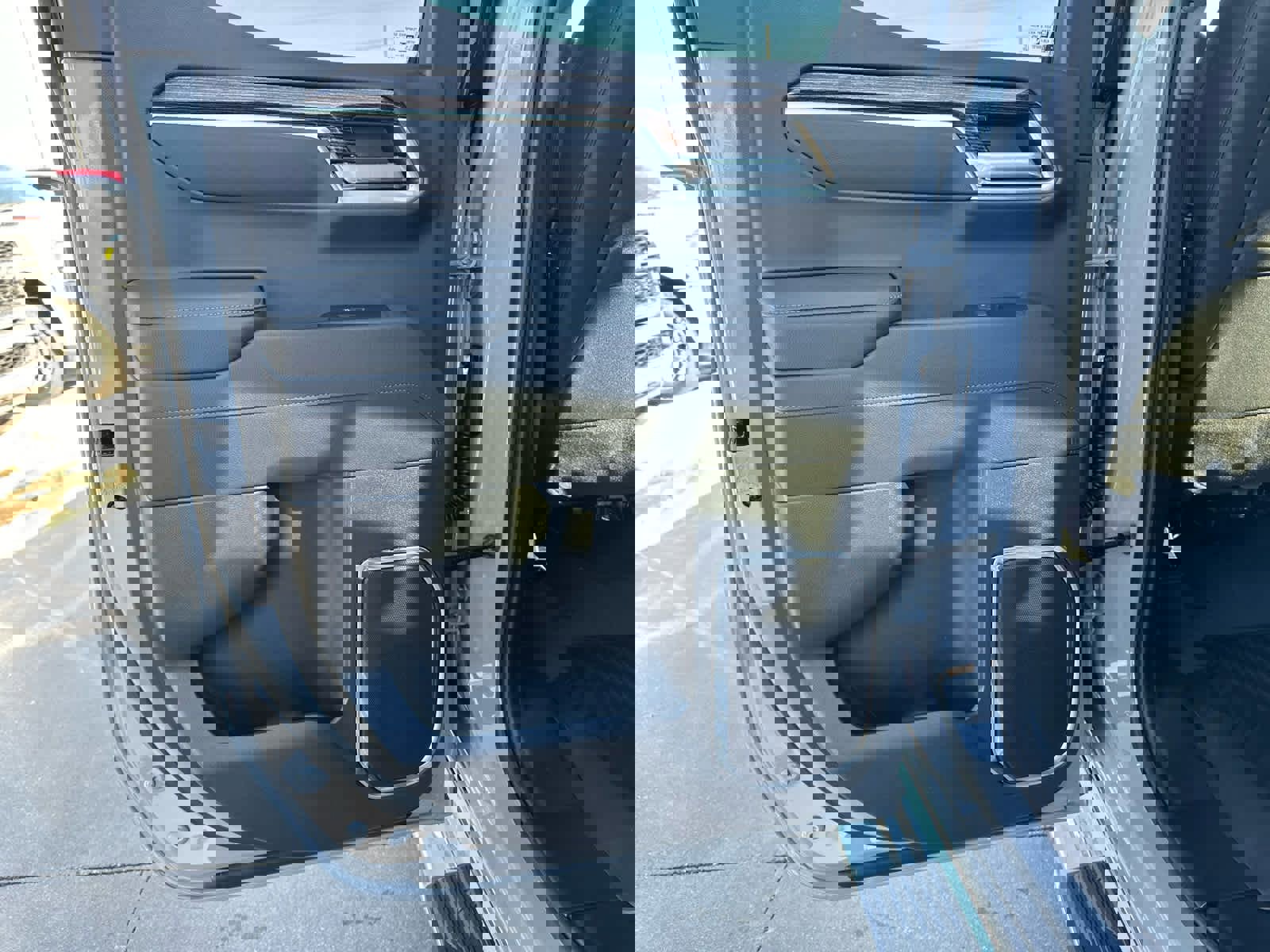 New 2025 GMC Sierra 1500 SLE w/ Preferred Package image 16