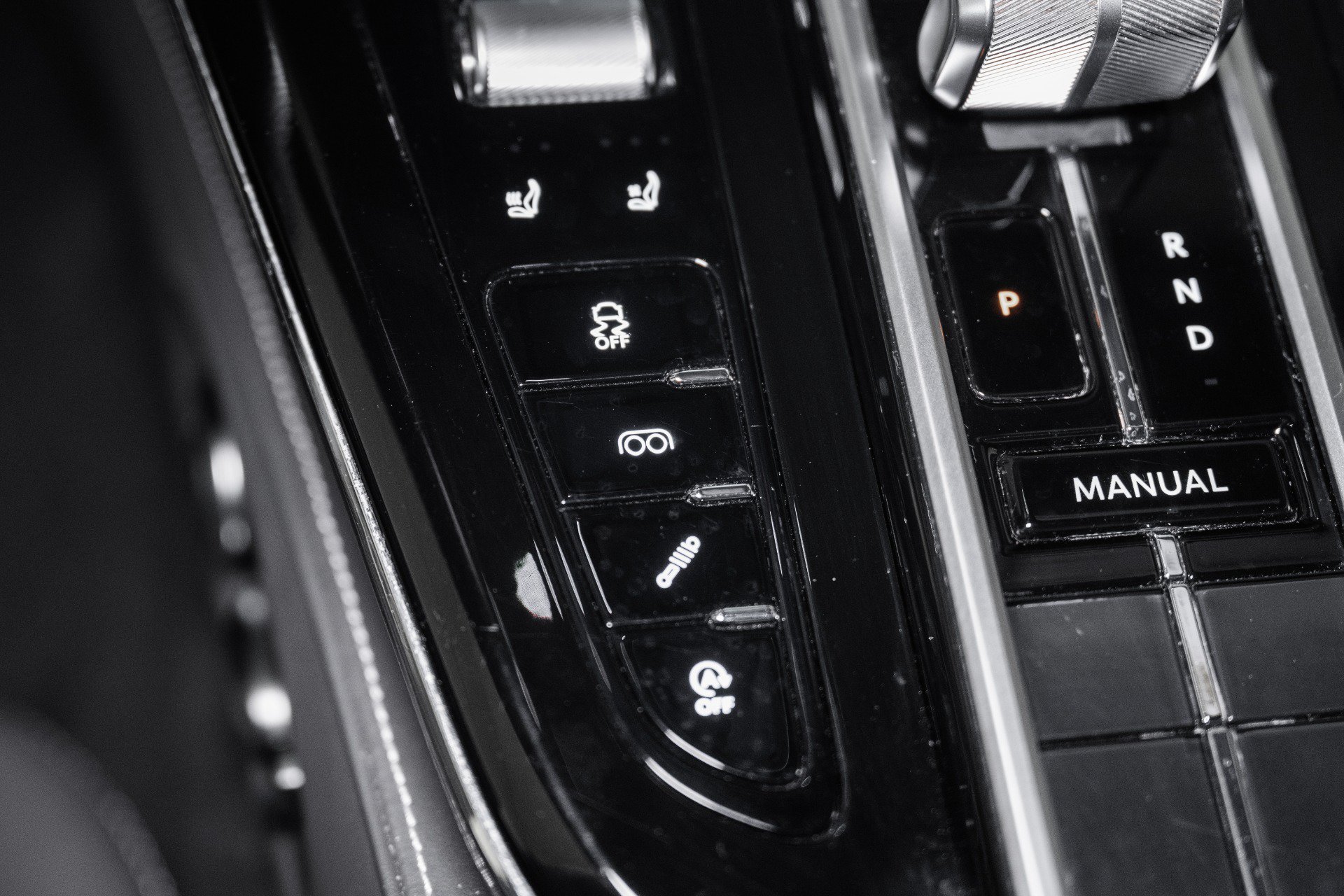 Used 2025 Aston Martin V8 Vantage Coupe RWD image 30