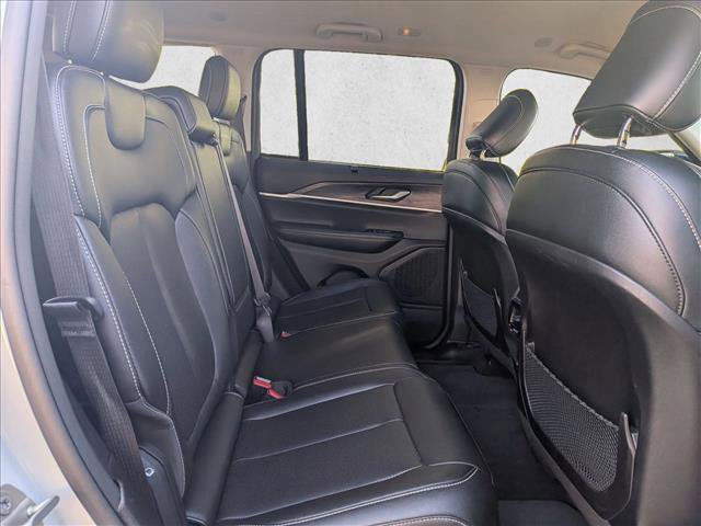Used 2023 Jeep Grand Cherokee Limited w/ Luxury Tech Group II image 19