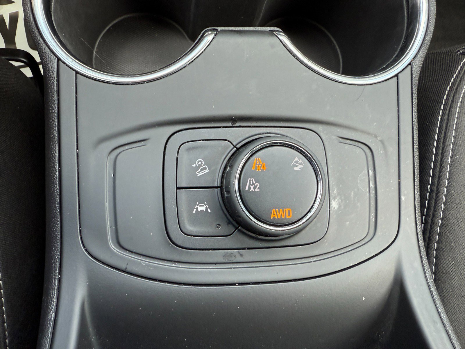 Used 2024 GMC Terrain SLE image 30