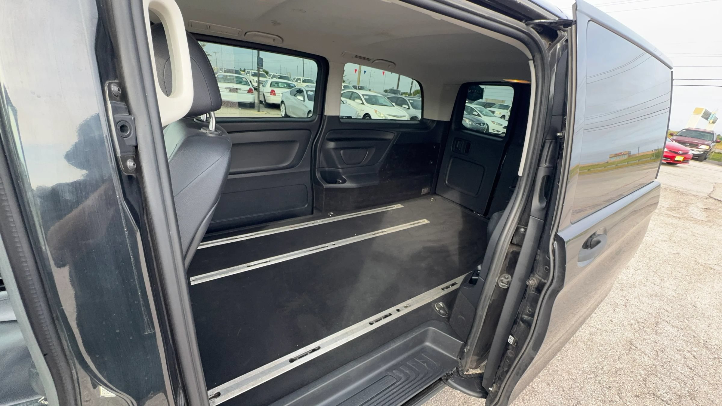 Used 2018 Mercedes-Benz Metris Passenger image 19