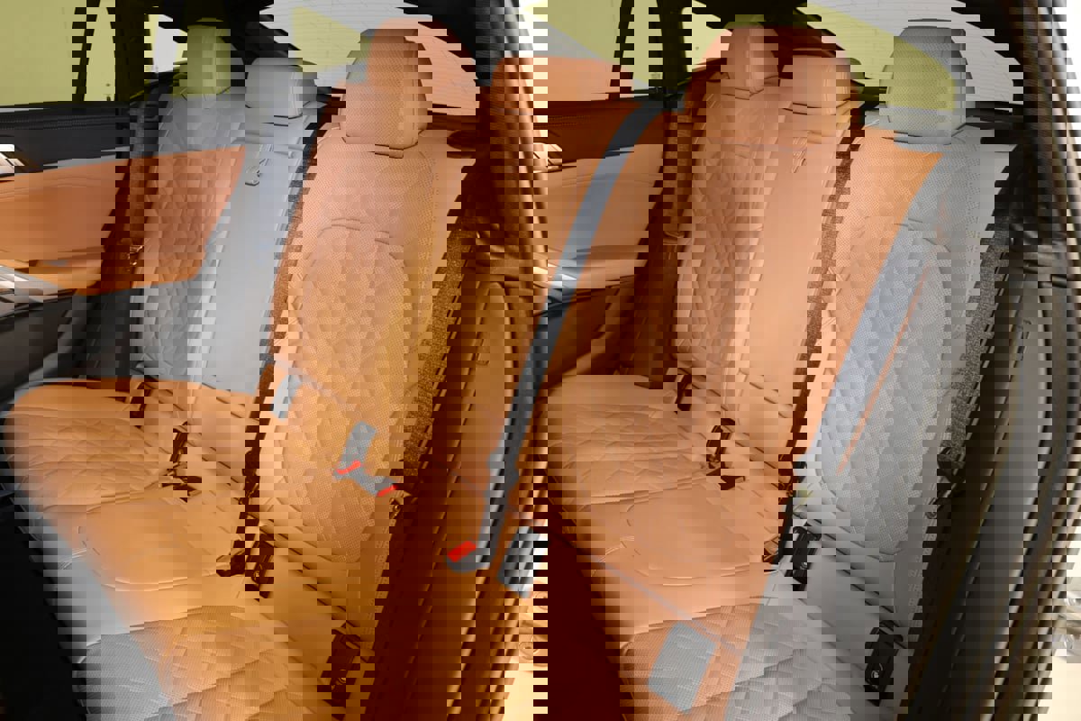 Used 2023 BMW X6 xDrive40i w/ Premium Package image 11