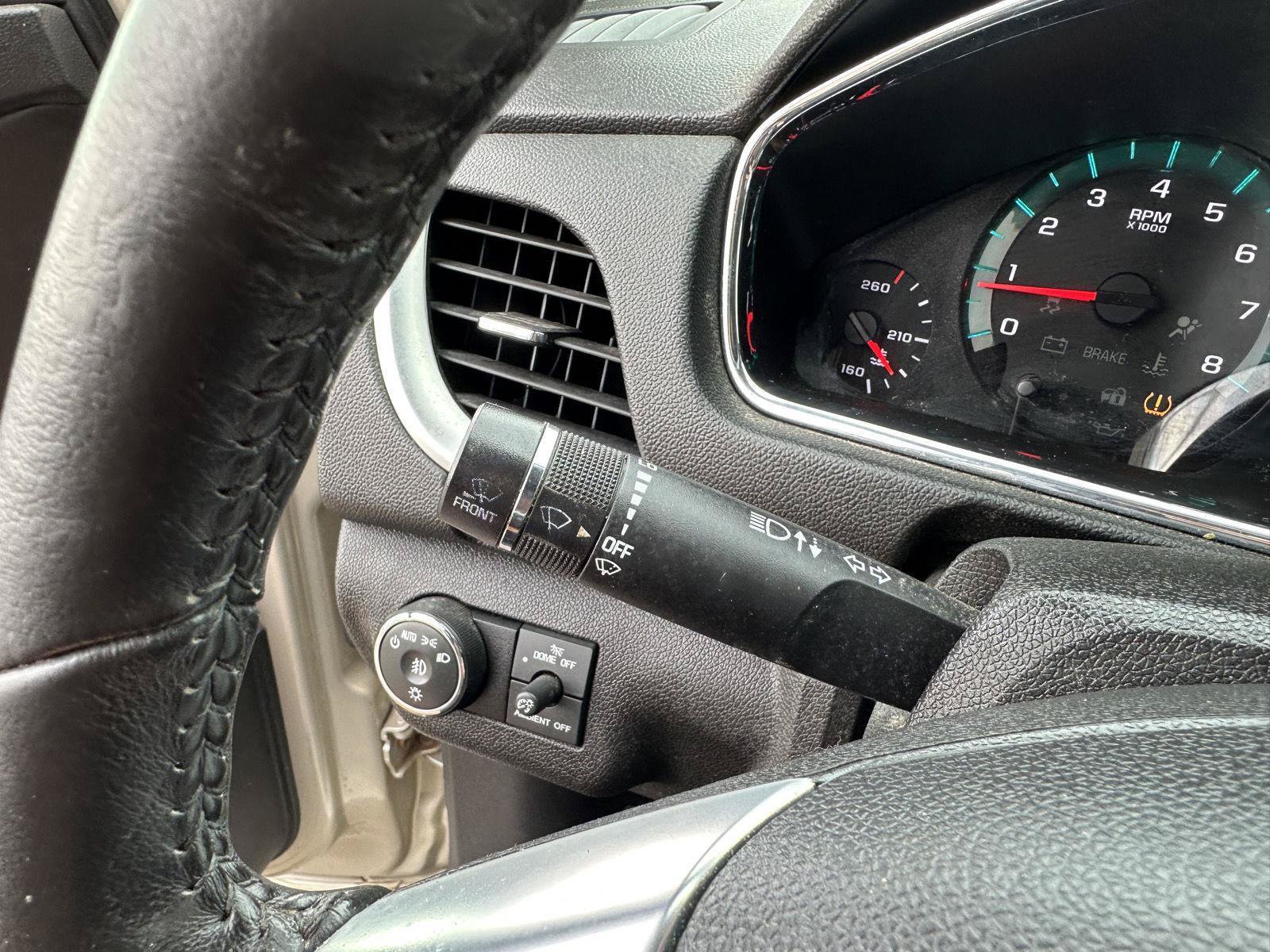Used 2015 Chevrolet Traverse LT w/ Style and Technology Package FWD image 27