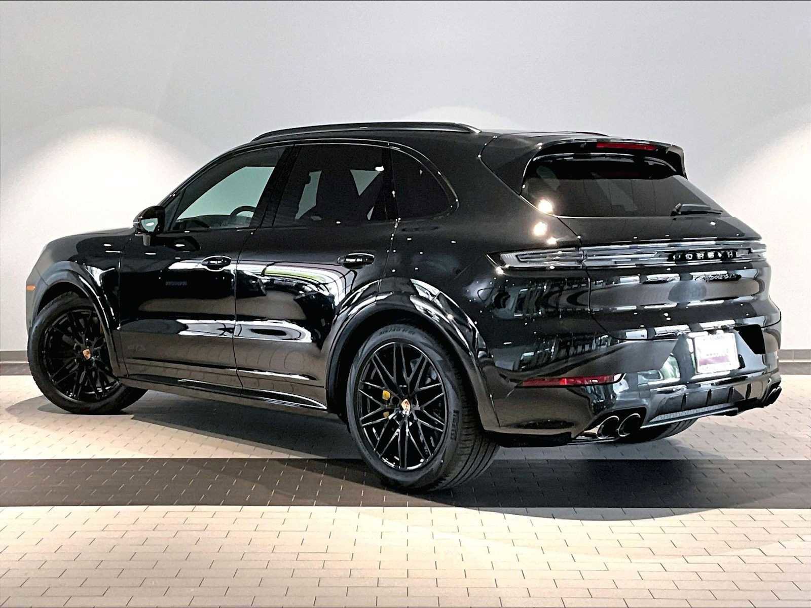 New 2026 Porsche Cayenne GTS AWD/4WD image 3