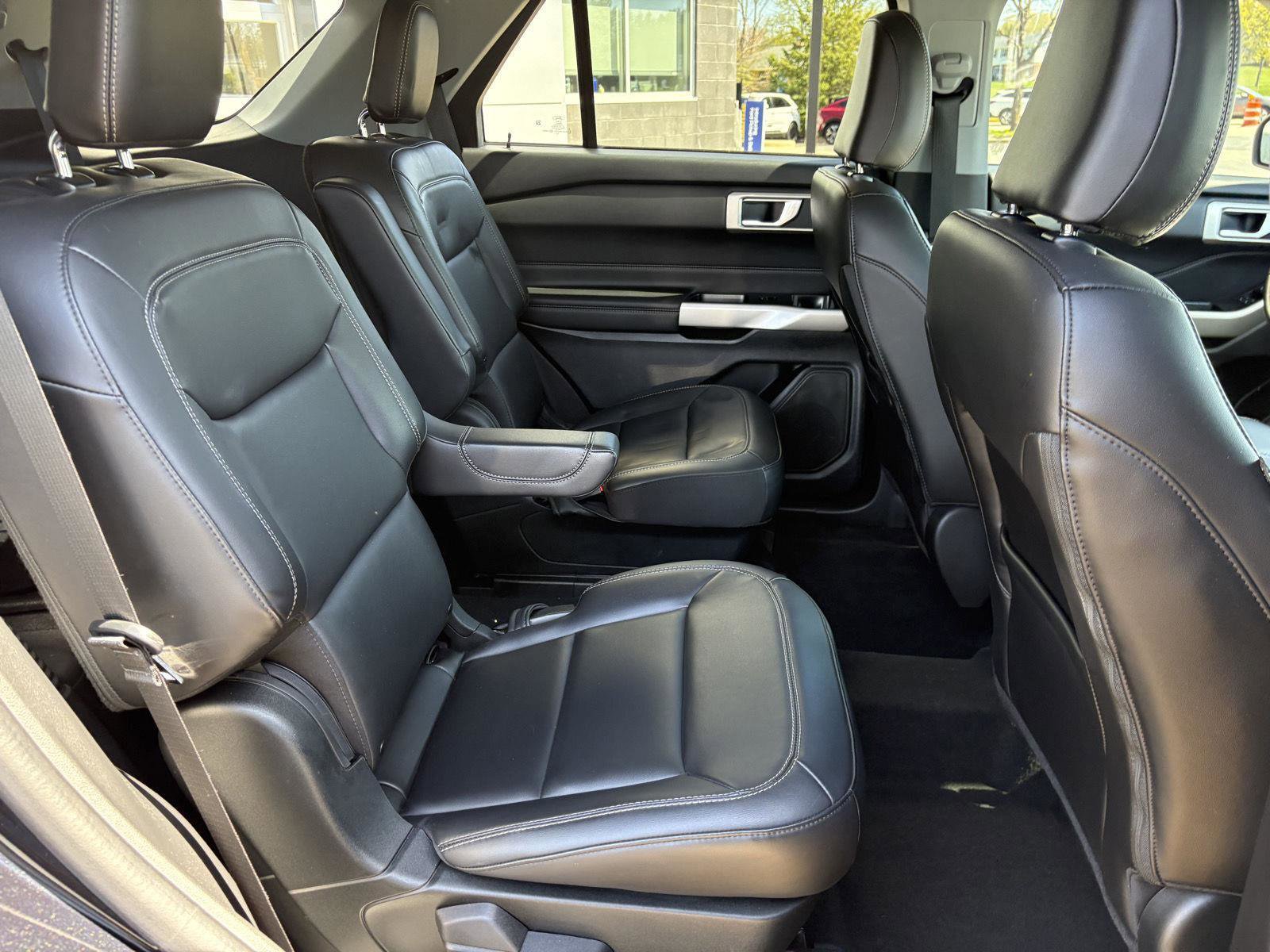 Used 2022 Ford Explorer XLT w/ Equipment Group 202A AWD/4WD image 21