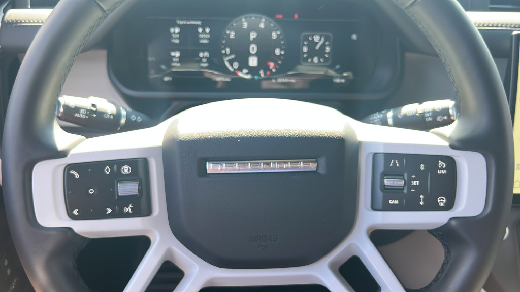 Used 2026 Land Rover Defender 110 X-Dynamic SE AWD/4WD image 30