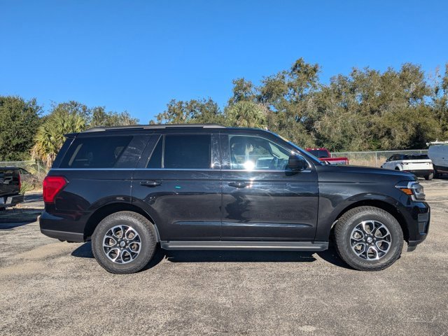 Certified 2024 Ford Expedition XLT image 4