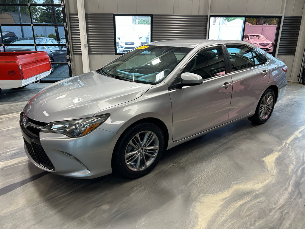 Used 2015 Toyota Camry SE FWD image 32