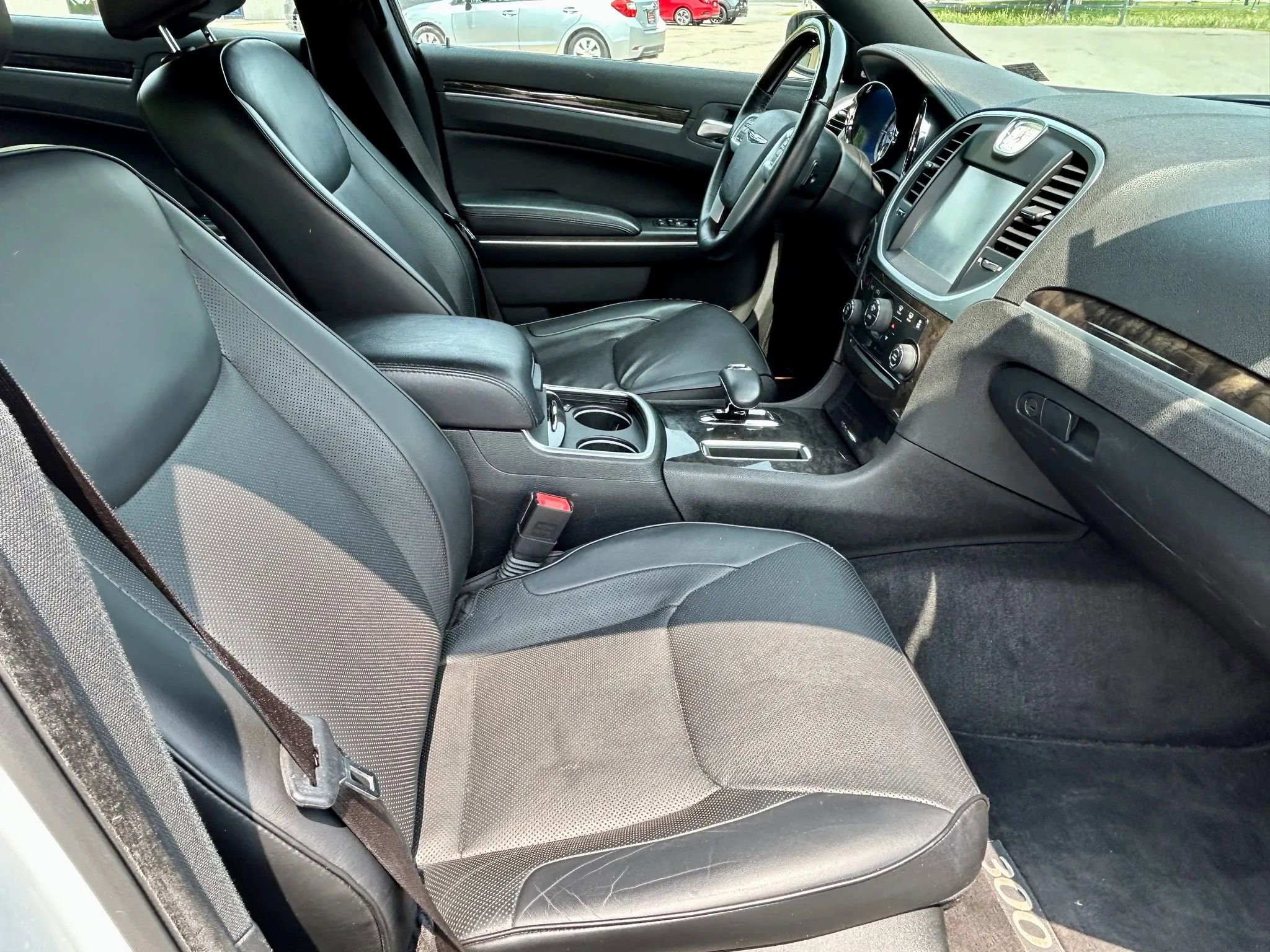 Used 2014 Chrysler 300 C w/ Light Group image 18