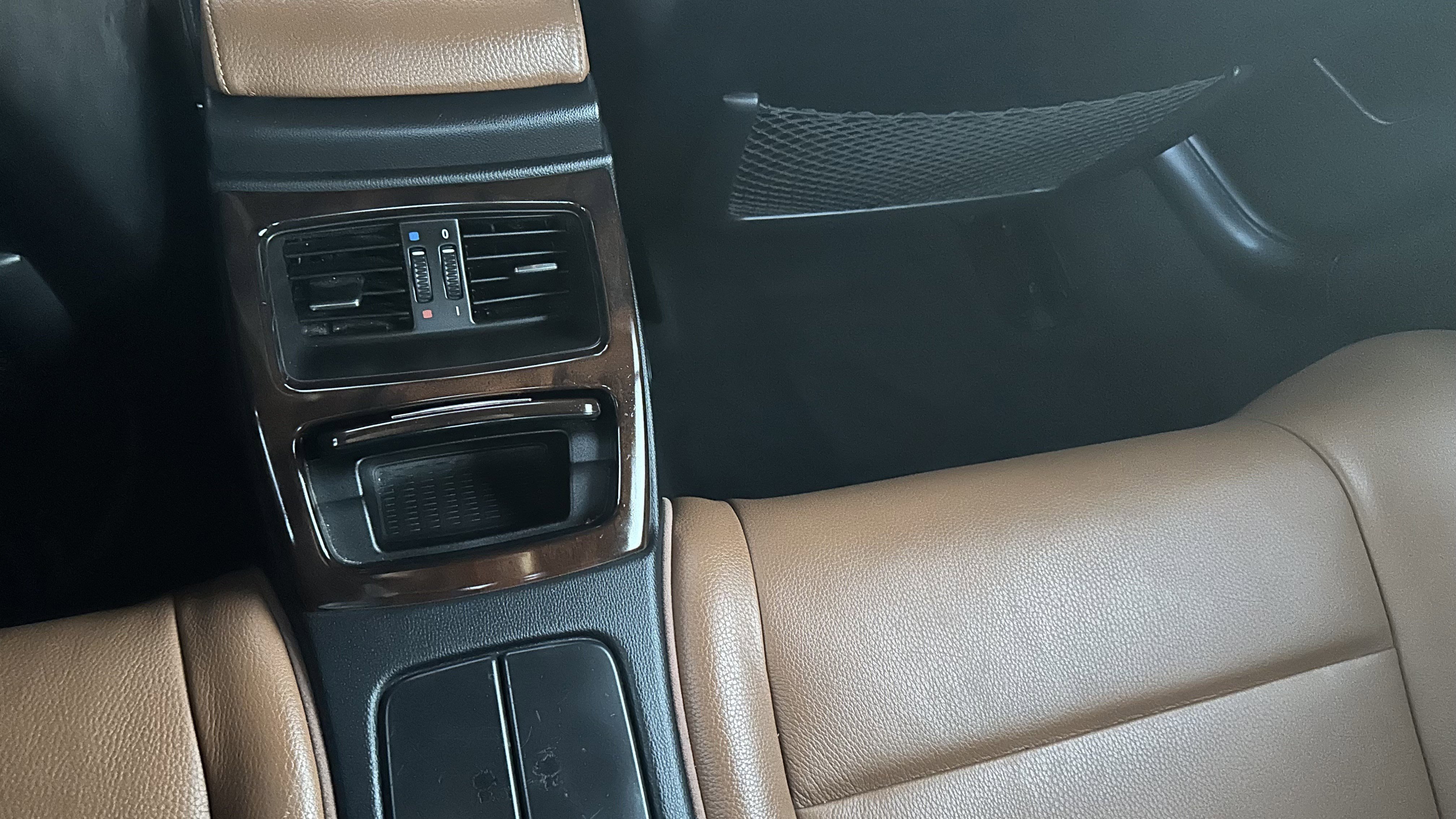 Used 2011 BMW 335i Convertible image 31