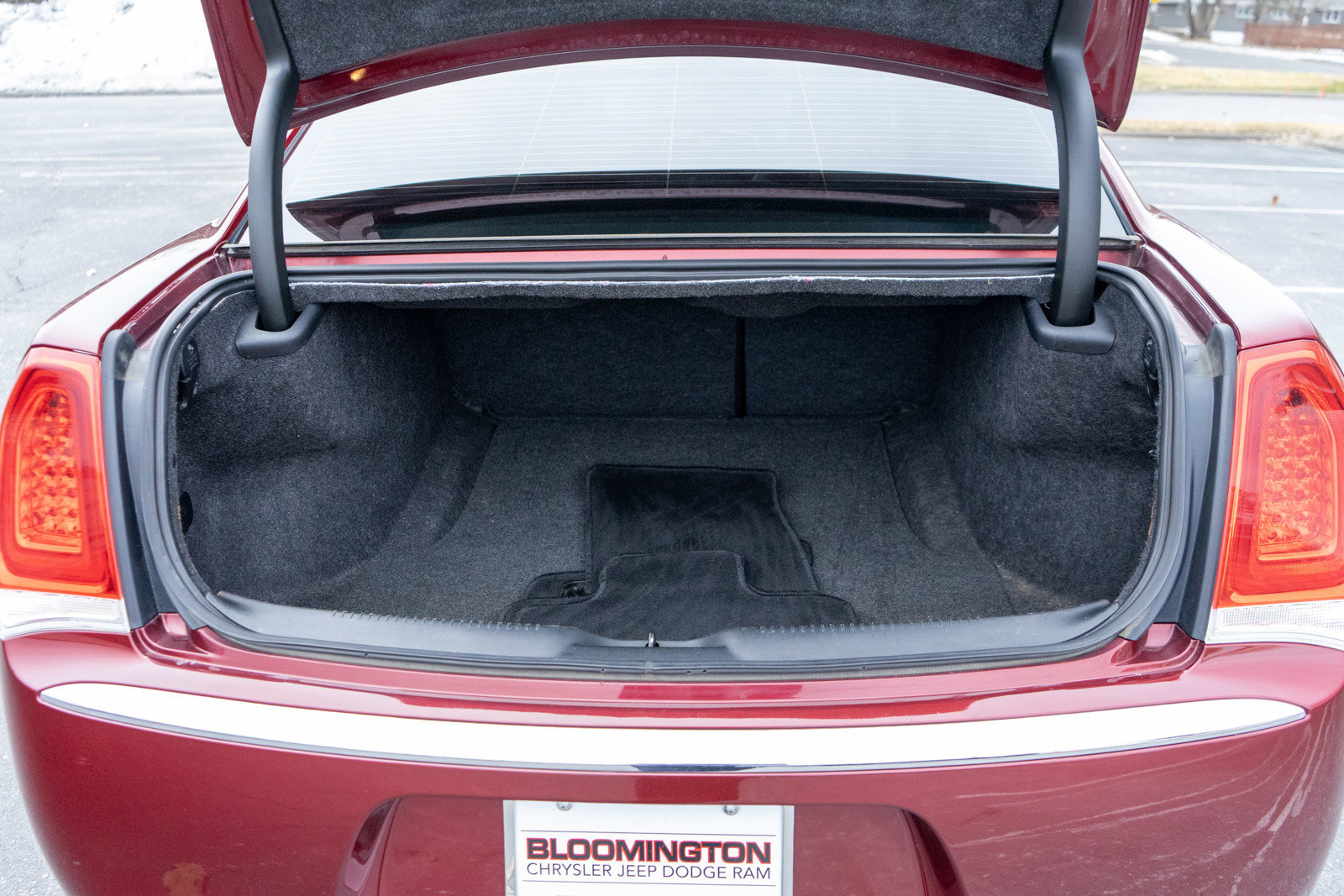 Used 2016 Chrysler 300 Limited image 9