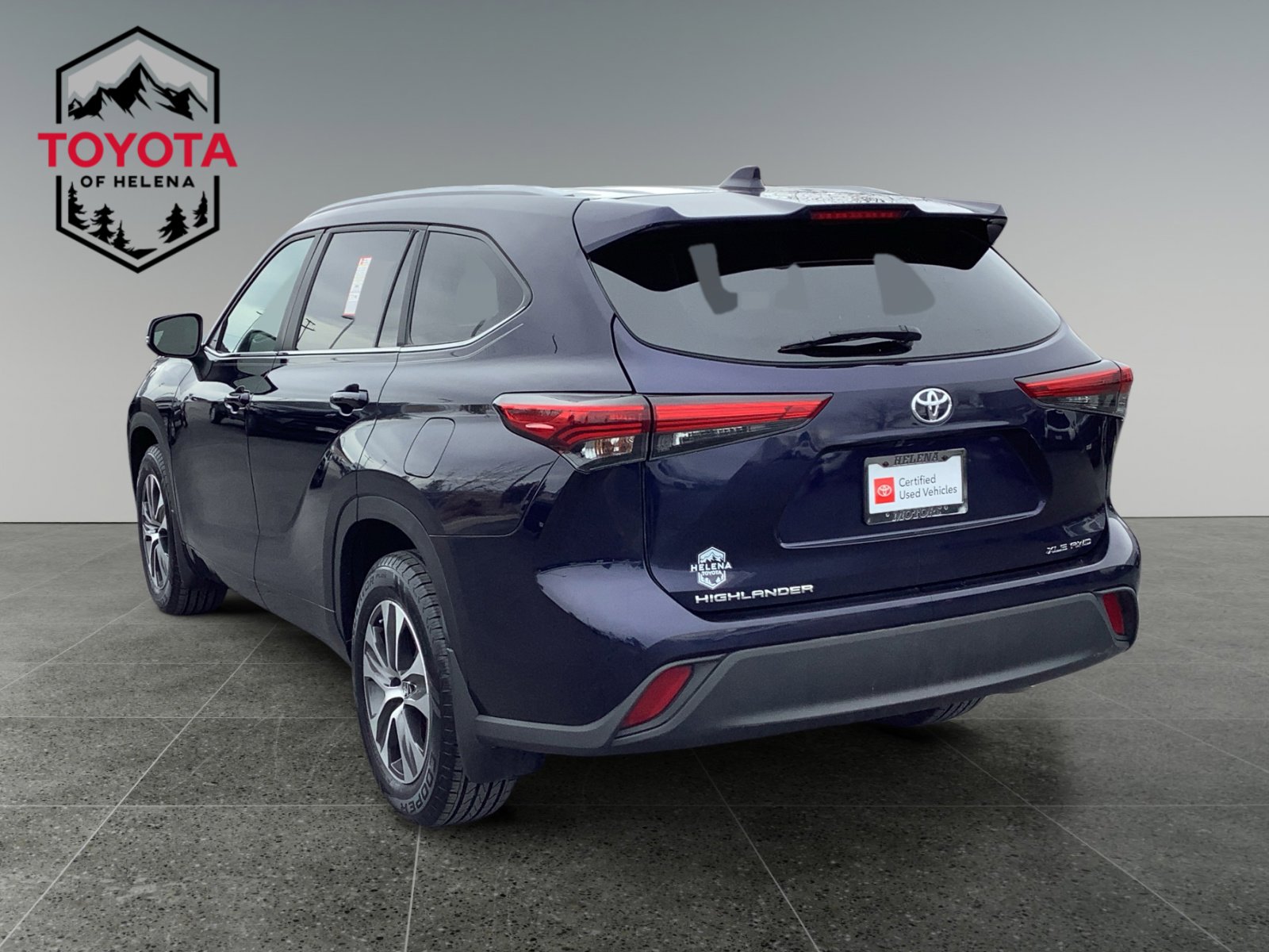 Used 2023 Toyota Highlander XLE image 3