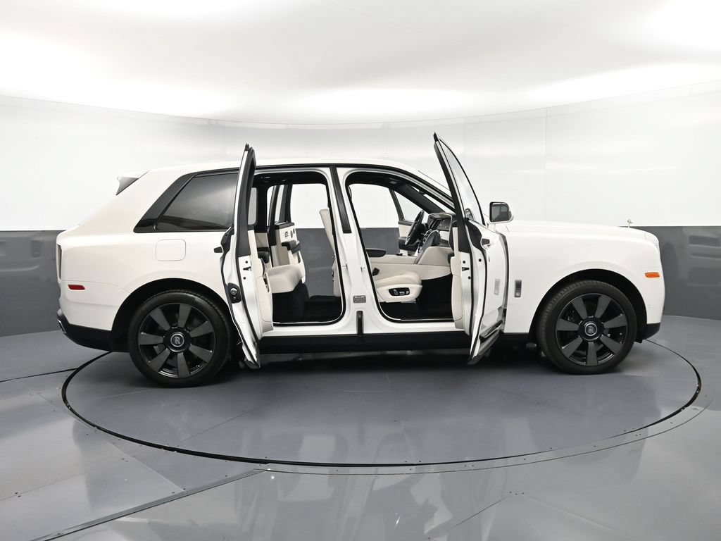 Certified 2022 Rolls-Royce Cullinan w/ Dark Exterior Package AWD/4WD image 40