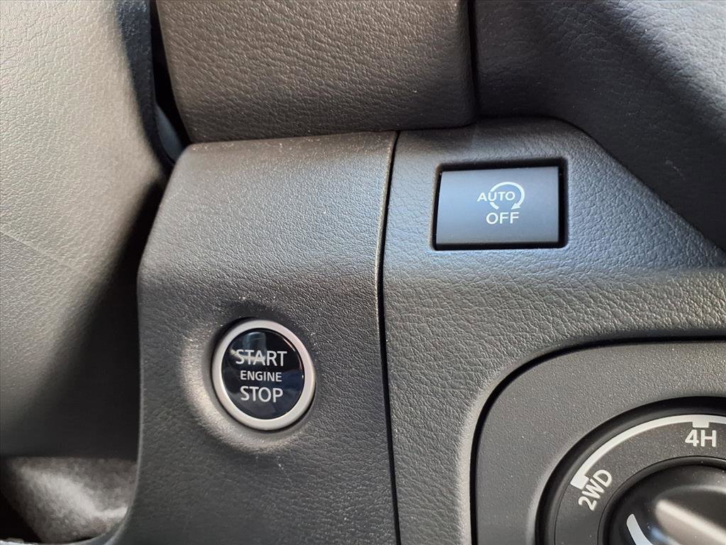 Used 2025 Nissan Frontier SV image 9