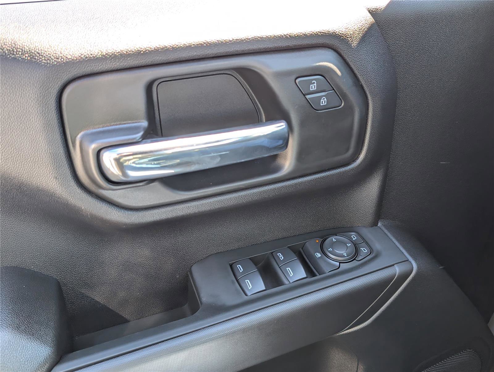 Used 2024 Chevrolet Silverado 1500 Custom image 19