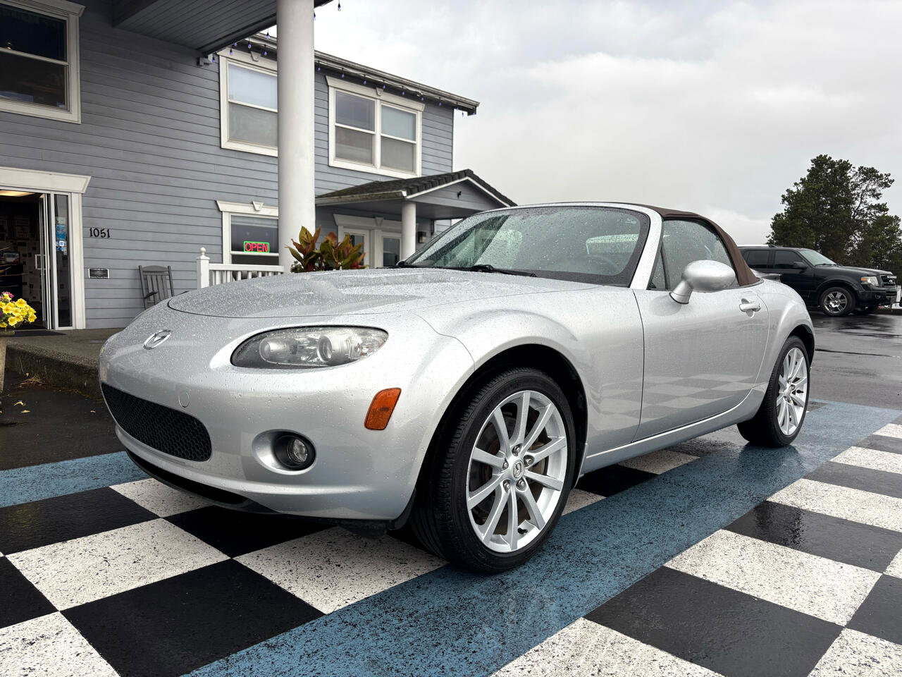 Used 2006 MAZDA MX-5 Miata Grand Touring w/ Premium Pkg image 2