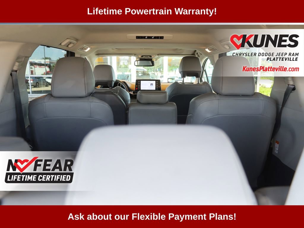 Used 2024 Toyota Sienna XLE image 29