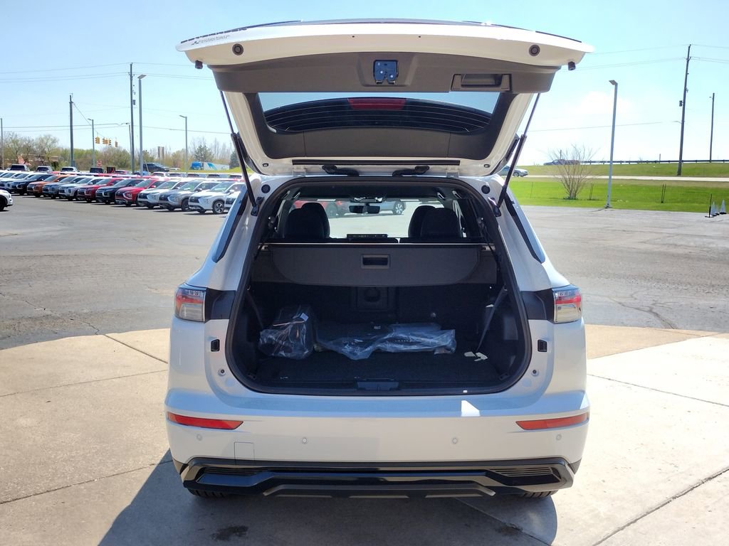 New 2026 Mitsubishi Outlander LE AWD/4WD image 16