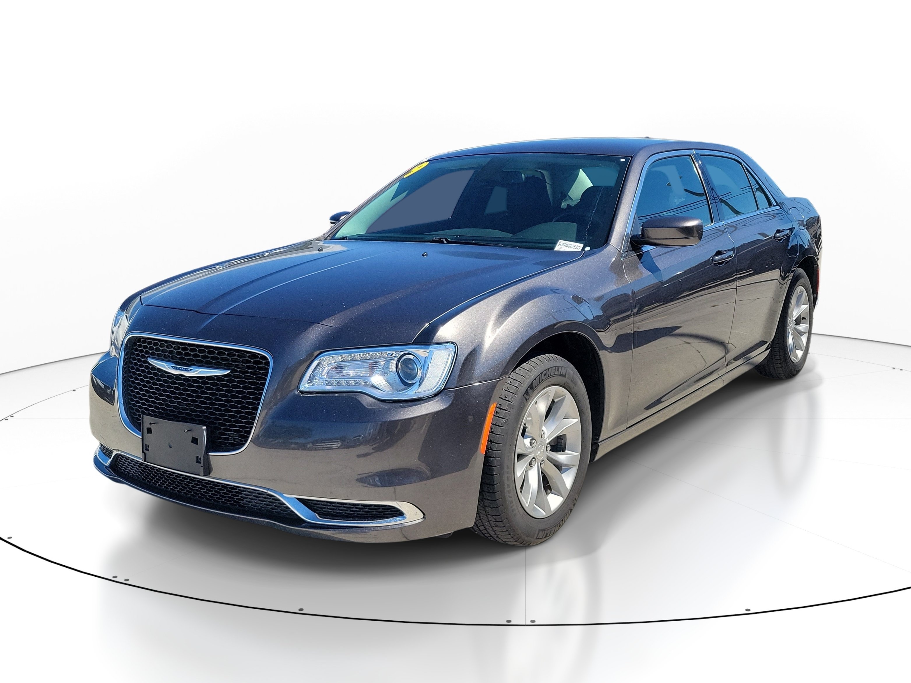 Used 2019 Chrysler 300 Touring RWD image 3