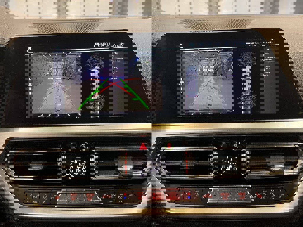 Used 2020 BMW 330i xDrive Sedan w/ Premium Package image 18