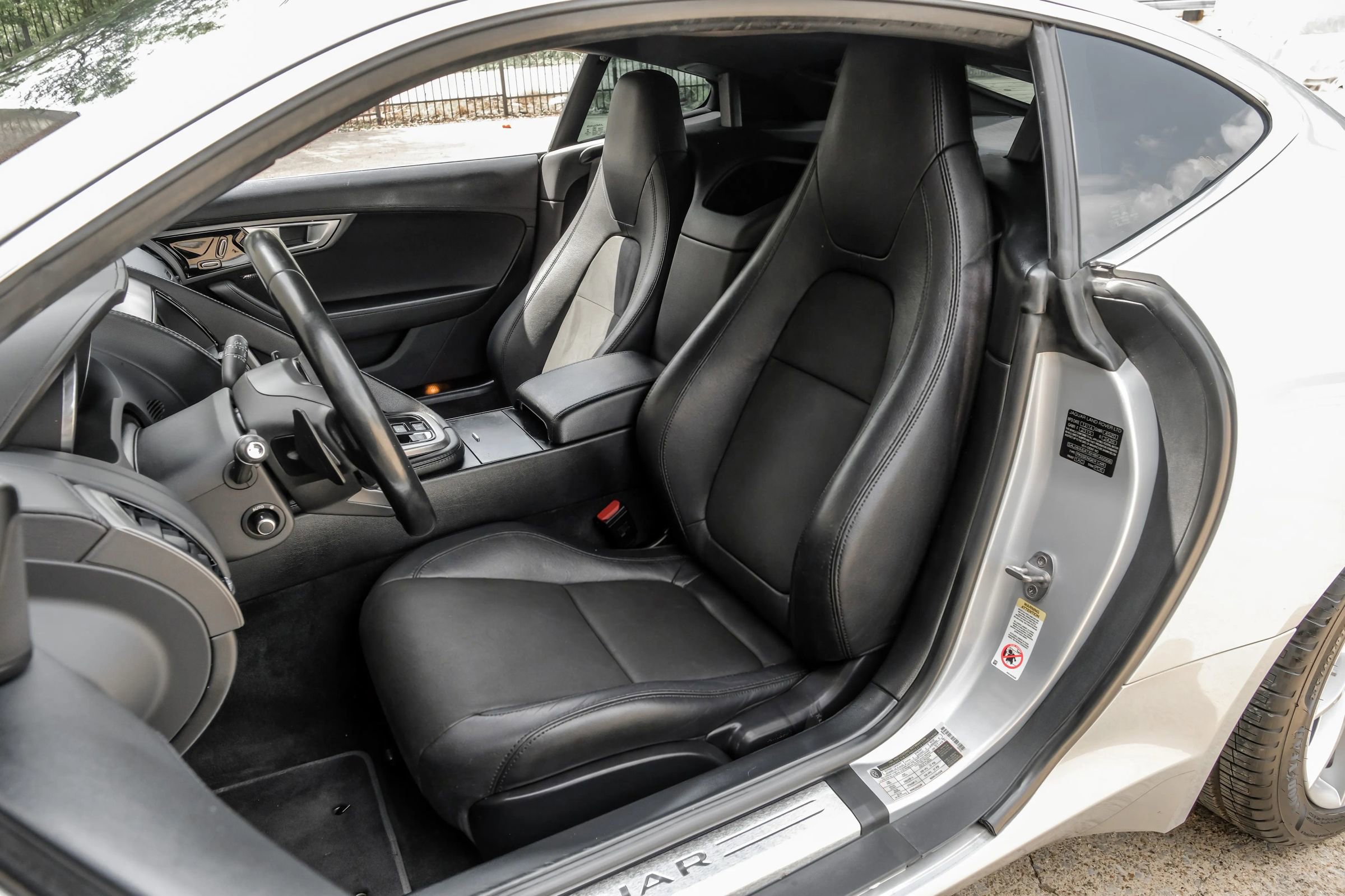 Used 2017 Jaguar F-TYPE Coupe image 28