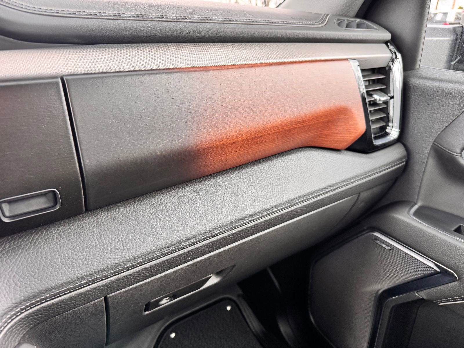 Used 2024 GMC Sierra 1500 Denali w/ Denali Reserve Package image 23