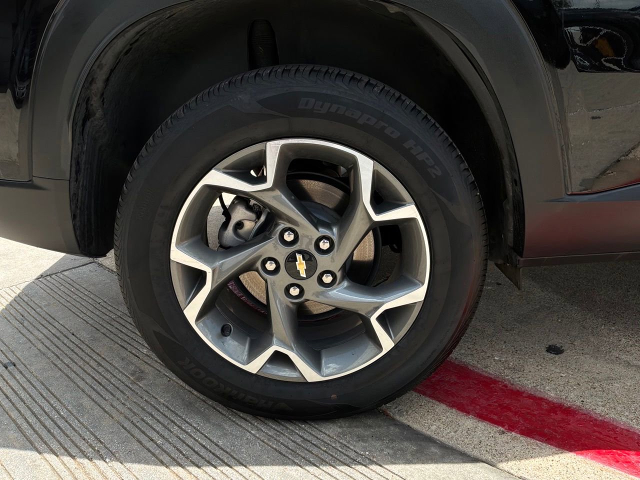 Used 2025 Chevrolet Trax LT FWD image 8