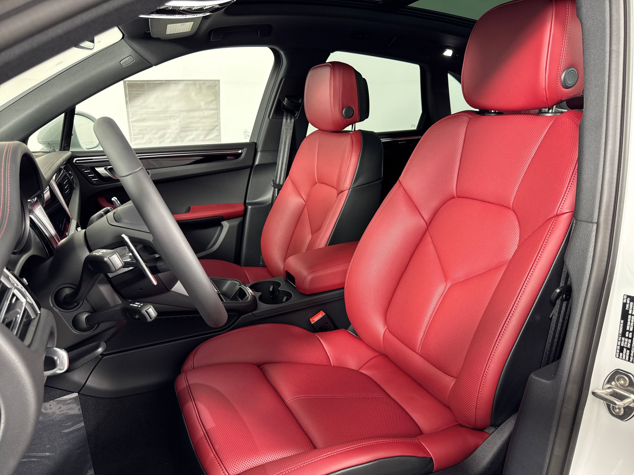 Certified 2026 Porsche Macan image 5