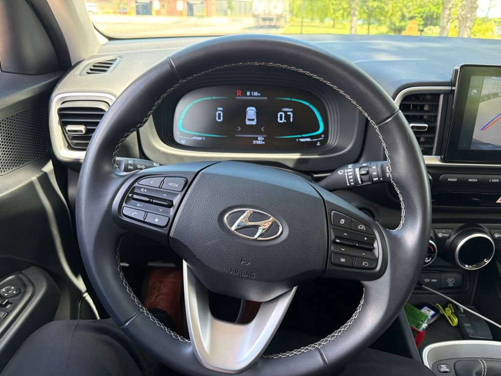 Used 2024 Hyundai Venue SEL FWD image 6