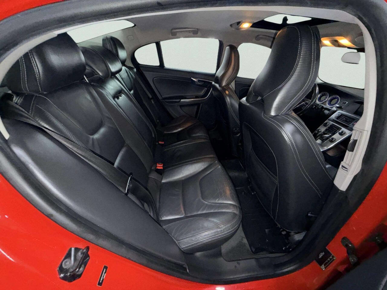 Used 2012 Volvo S60 T6 R-Design image 23