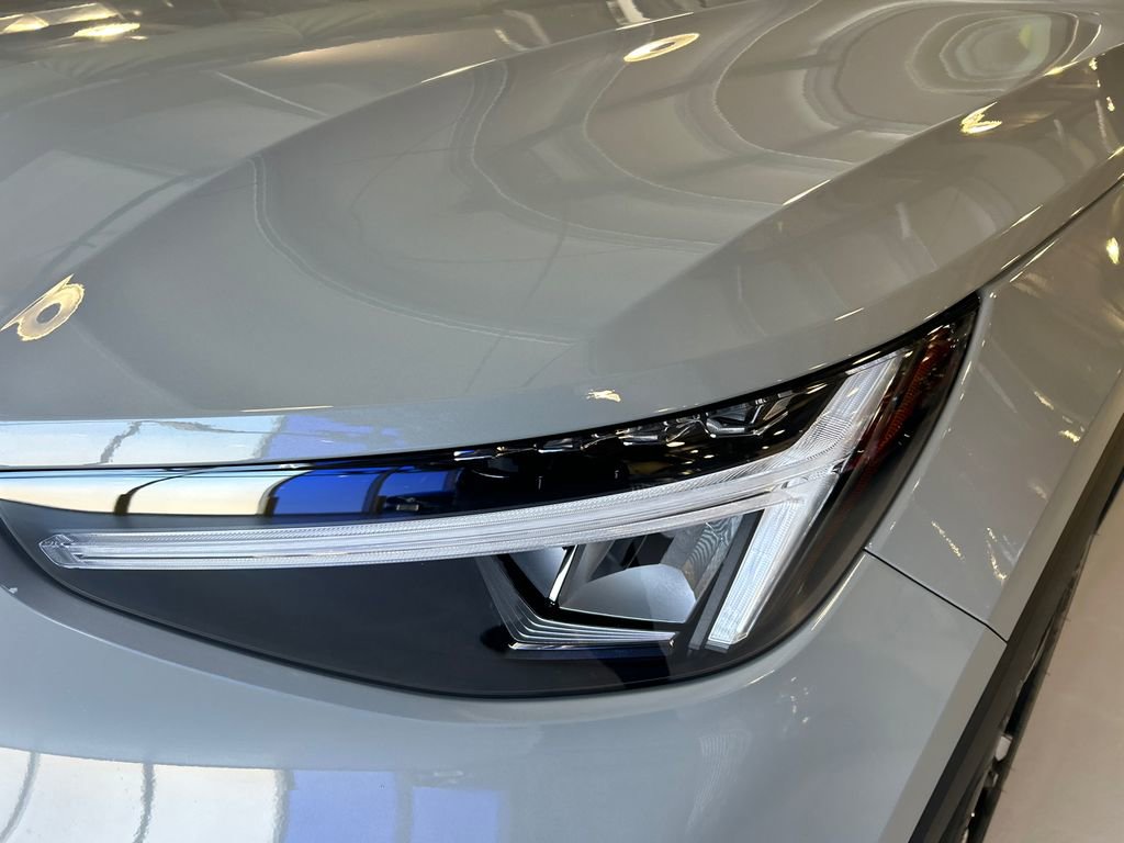 Used 2026 Volvo XC40 B5 Core w/ Climate Package image 7