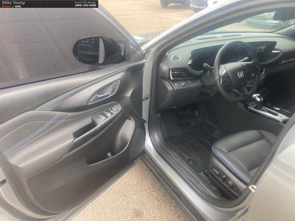 Used 2025 Buick Envista Sport Touring w/ Convenience I Package FWD image 18
