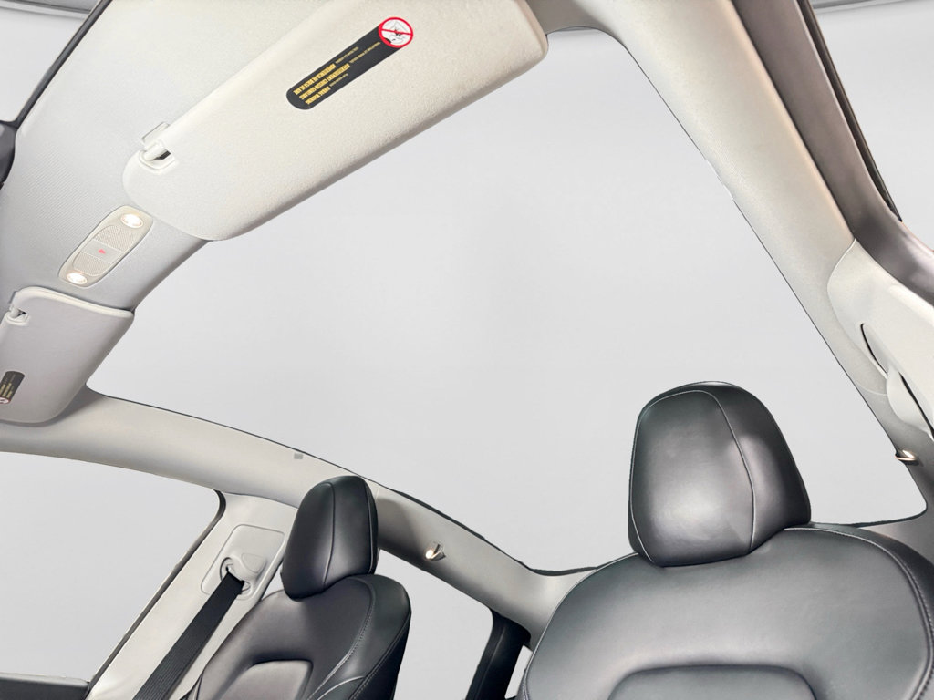 Used 2022 Tesla Model Y Long Range image 23