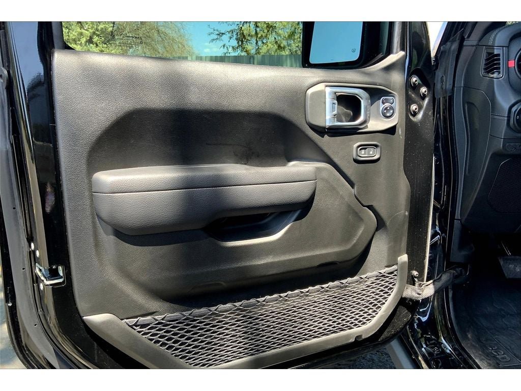 Used 2024 Jeep Wrangler Unlimited Rubicon w/ Technology Group image 23