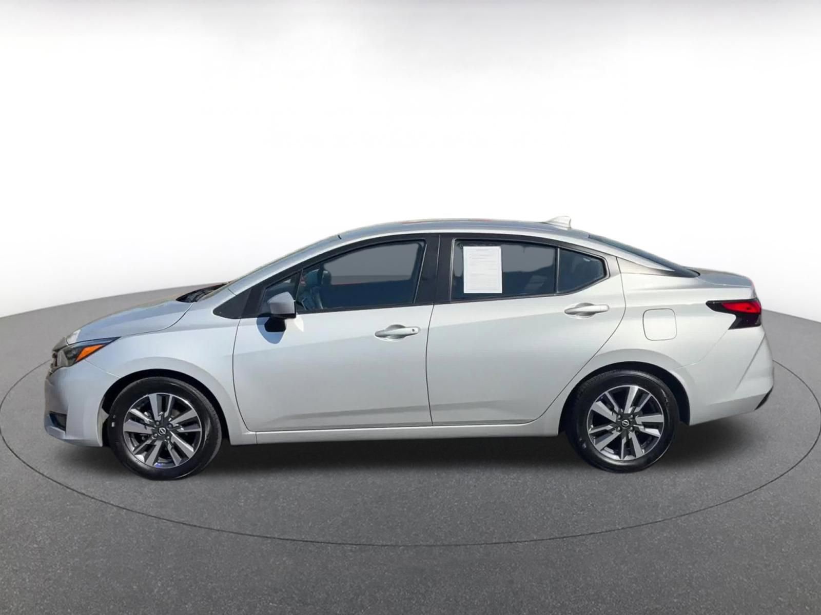 Used 2025 Nissan Versa SV image 9